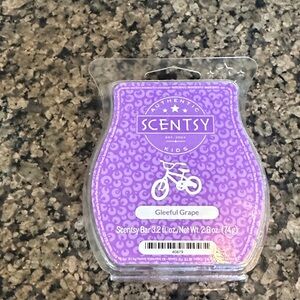 Scentsy Gleeful Grape Fragrance Bar - Lavender Hue